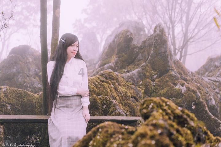 闪亮派对上的女孩